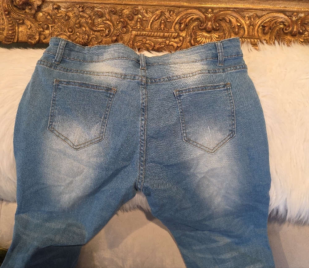 Source Unknown Women's High Rise Light Wash Distressed Jeans
